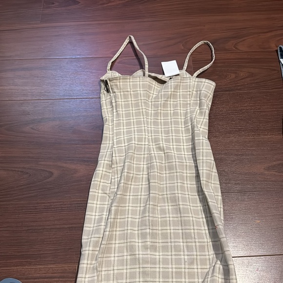 Dress - Picture 2 of 3